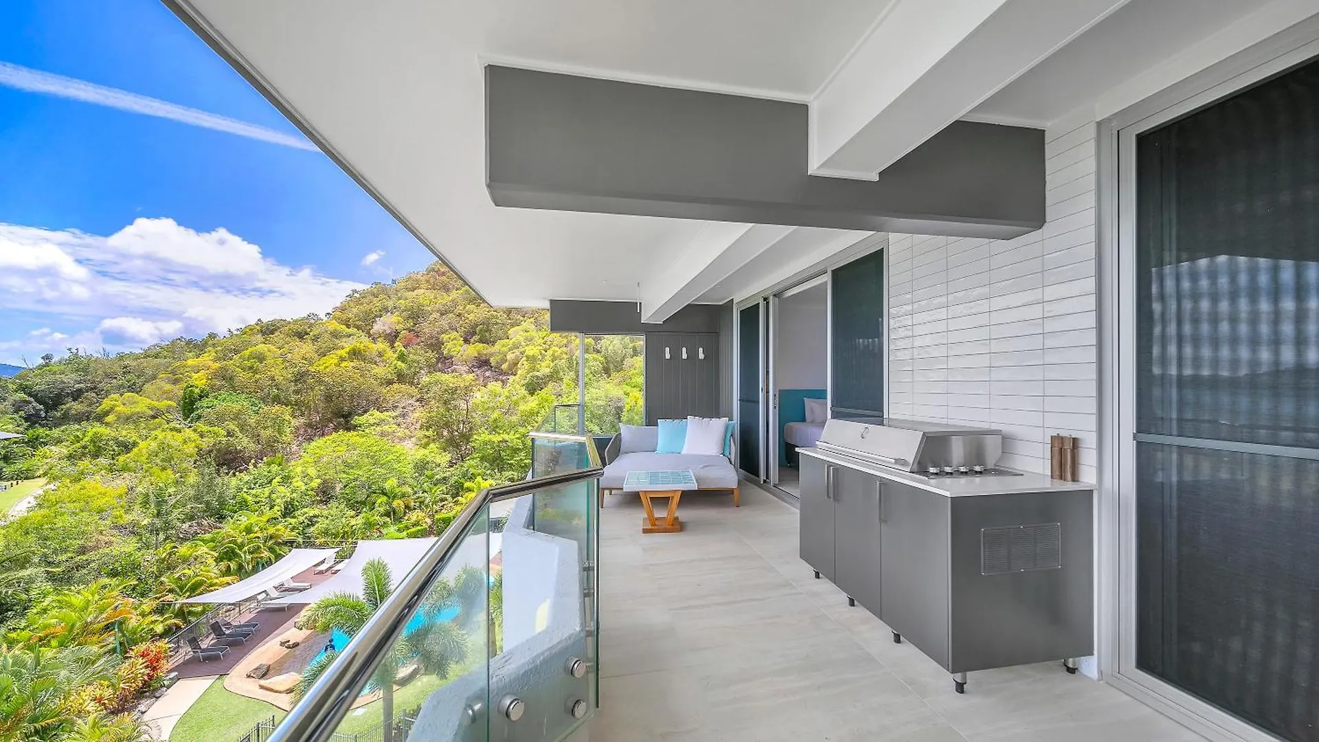 The Elite F208 By Hamorent On Hamilton Island 0*,
