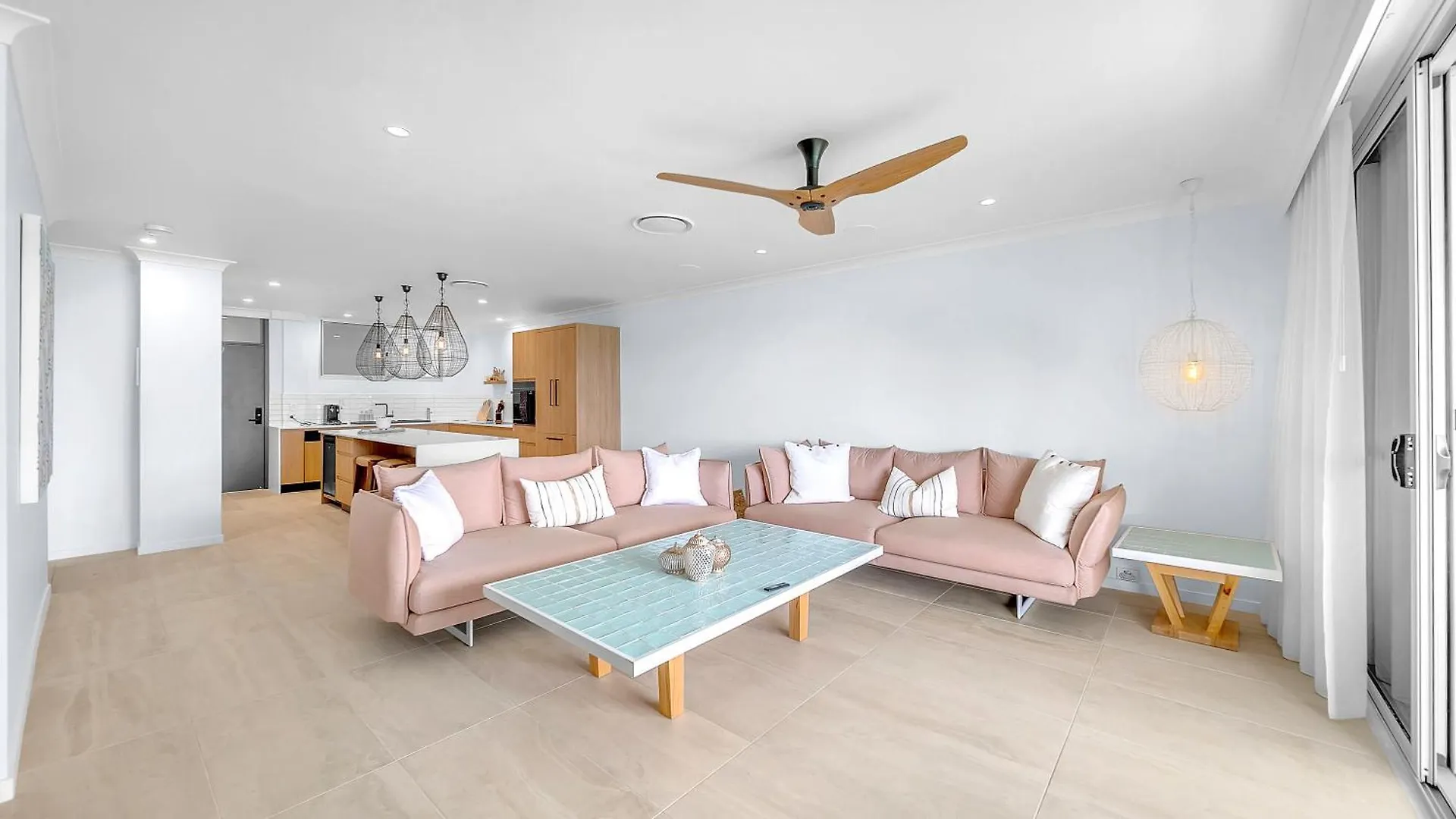 The Elite F208 By Hamorent On Hamilton Island Apartment